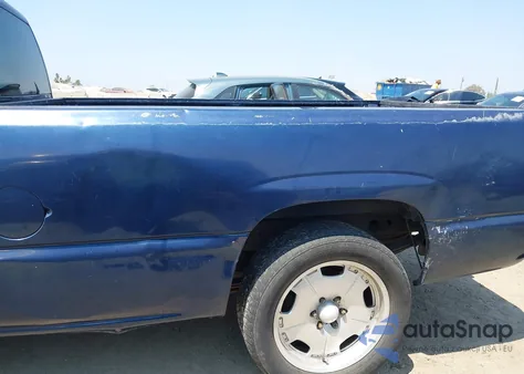 2000 Chevrolet Silverado 1500 из США, поврежденный, VIN 1GCEC14T6YE353090